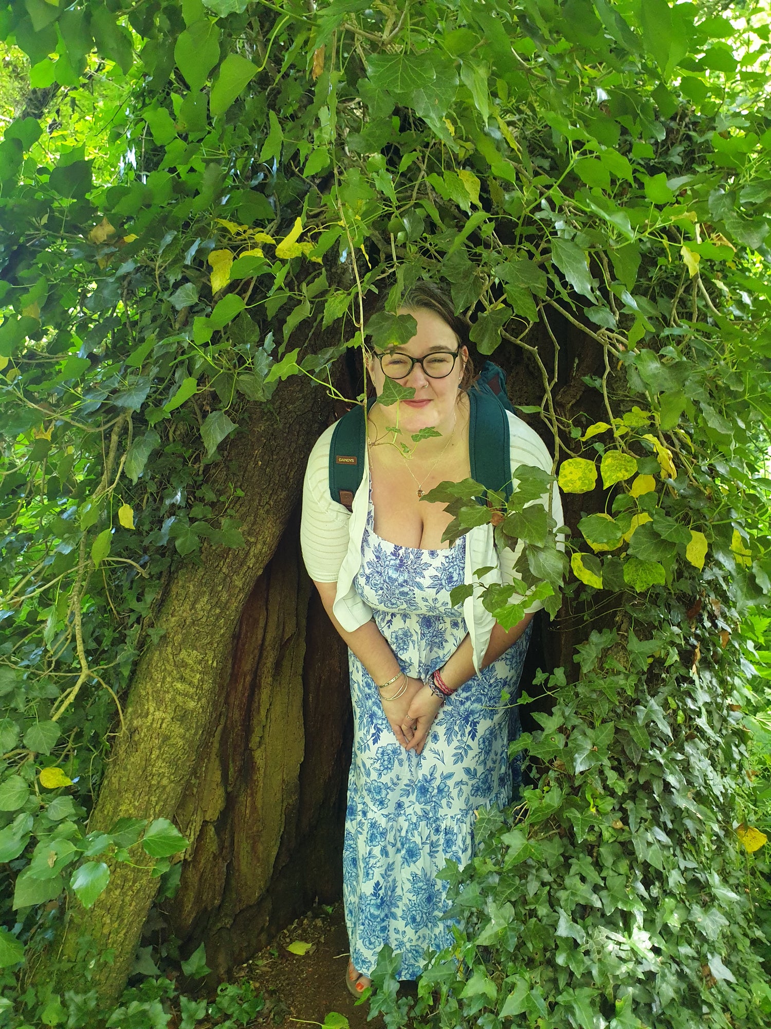 artist kerry hussey in a tree 